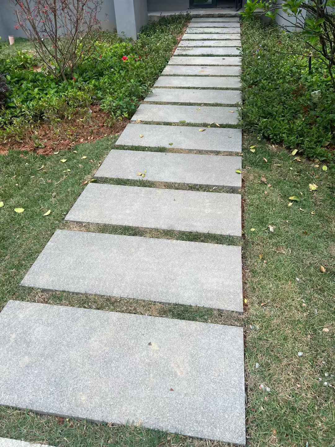 资阳 芝麻黑小区踏步、汀步石铺装效果