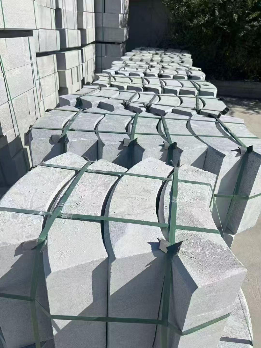 资阳 芝麻灰弧形路沿石