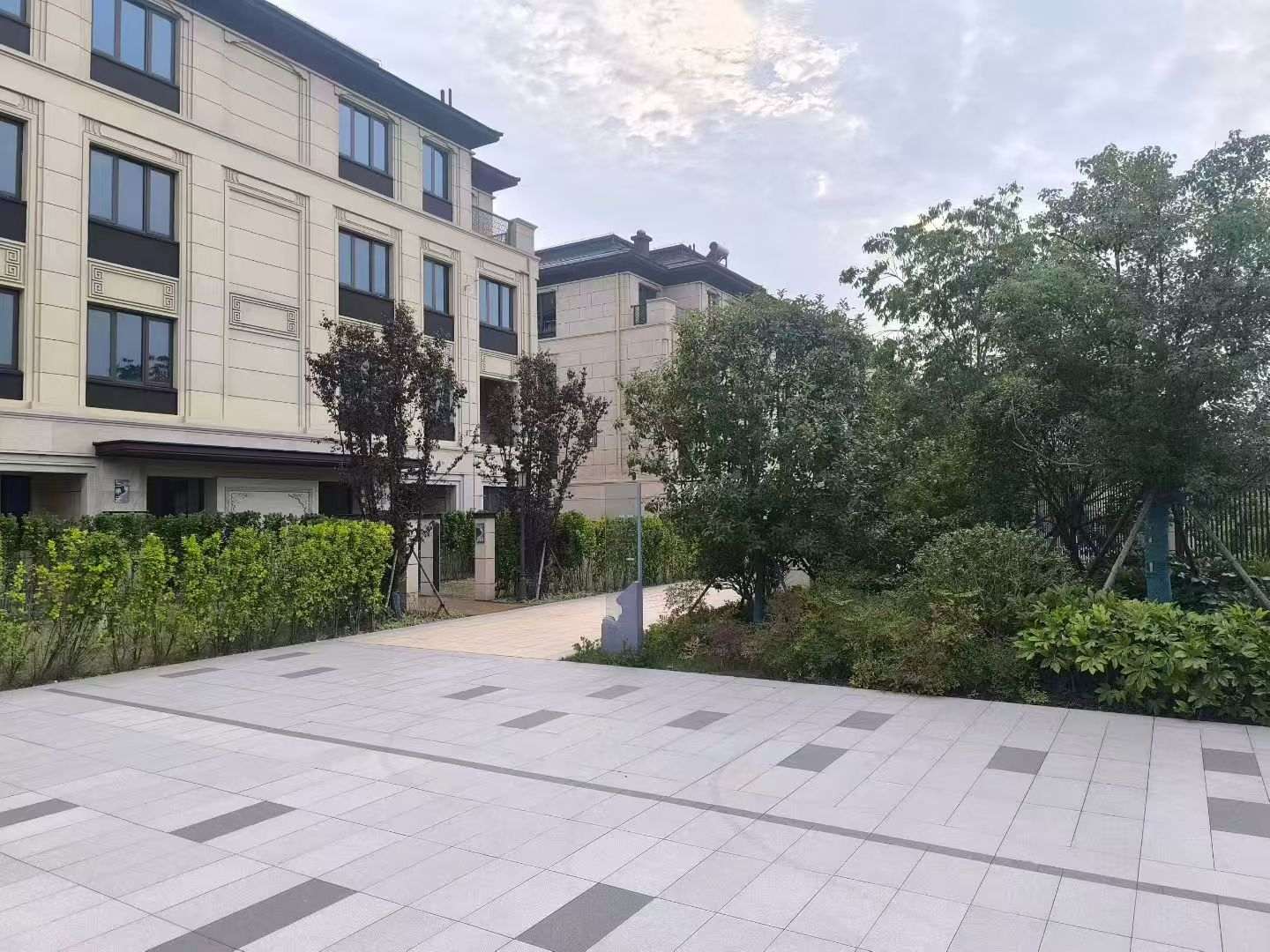 资阳 芝麻白与芝麻白搭配铺装，尺寸1200*600